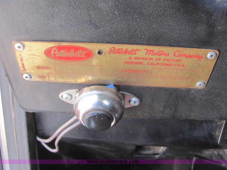 image for item A3535 1990 Peterbilt 379 semi truck