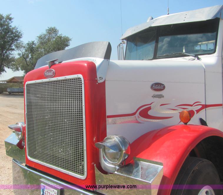 image for item A3535 1990 Peterbilt 379 semi truck