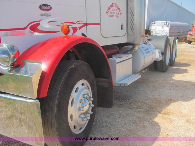 image for item A3535 1990 Peterbilt 379 semi truck