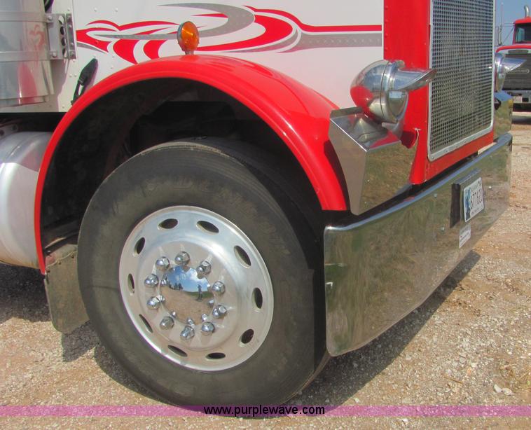 image for item A3535 1990 Peterbilt 379 semi truck