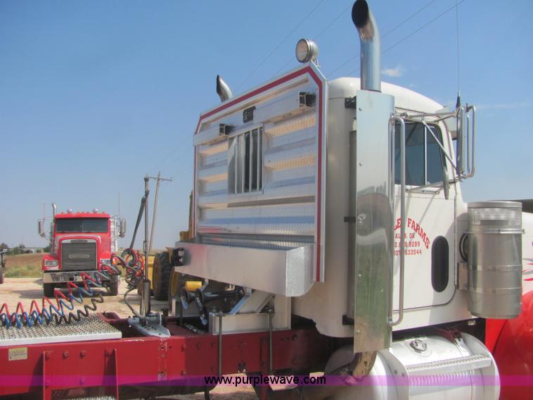 image for item A3535 1990 Peterbilt 379 semi truck