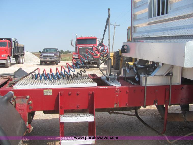 image for item A3535 1990 Peterbilt 379 semi truck