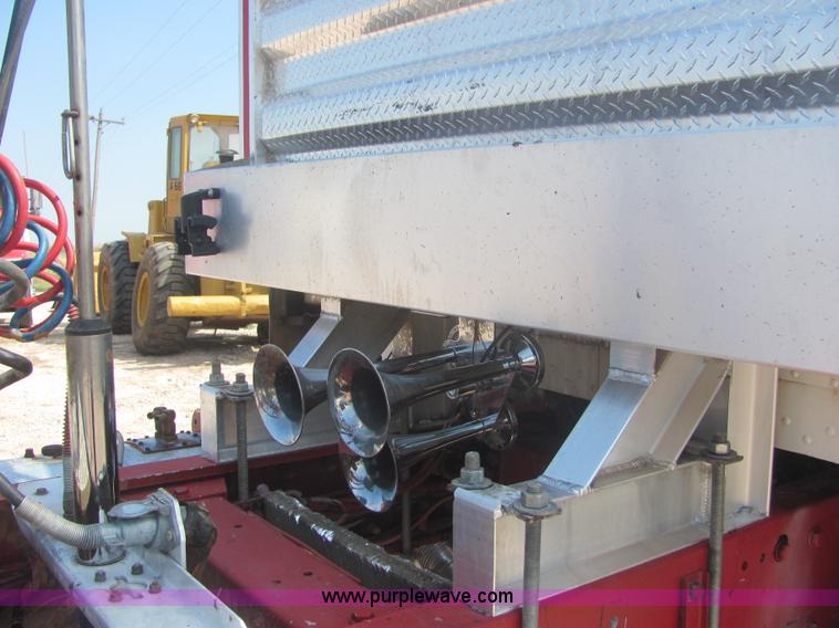 image for item A3535 1990 Peterbilt 379 semi truck