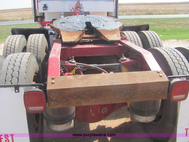 image for item A3535 1990 Peterbilt 379 semi truck