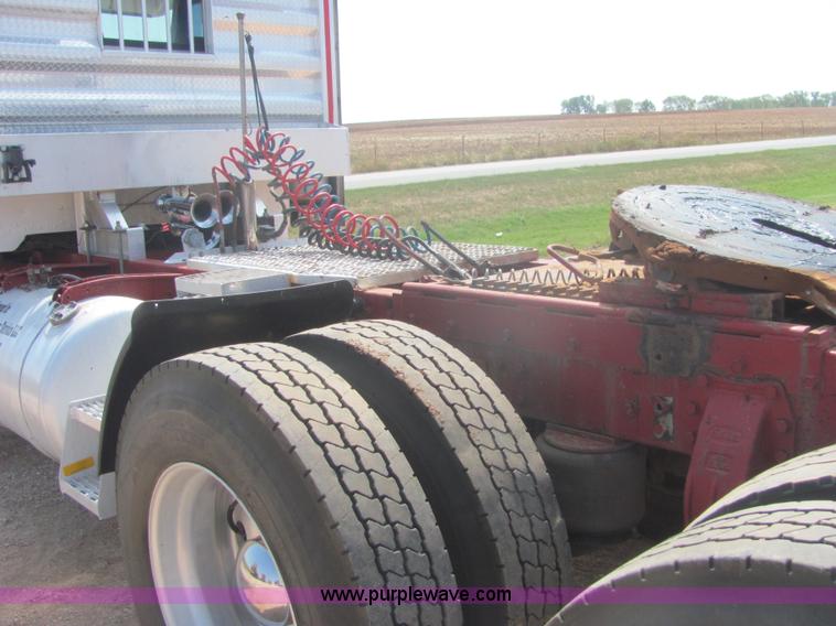 image for item A3535 1990 Peterbilt 379 semi truck