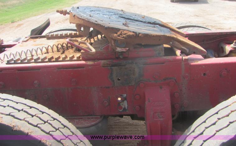 image for item A3535 1990 Peterbilt 379 semi truck