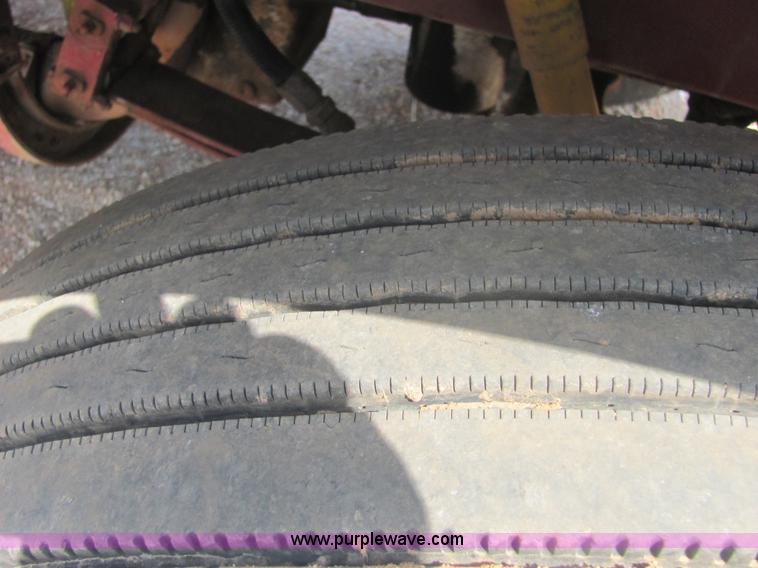 image for item A3535 1990 Peterbilt 379 semi truck