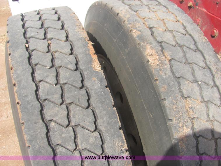 image for item A3535 1990 Peterbilt 379 semi truck