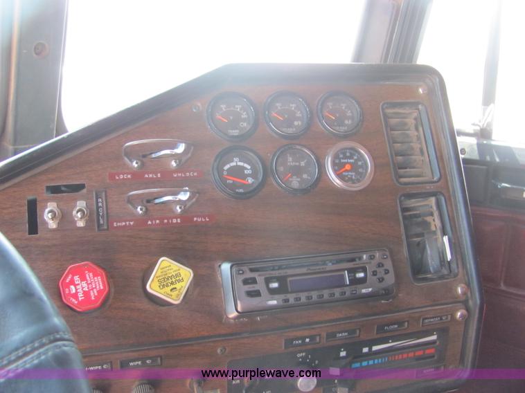 image for item A3571 1988 Freightliner FC60 dump truck