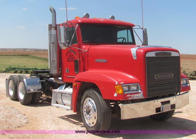 image for item A3573 1991 Freightliner FLD120 semi truck