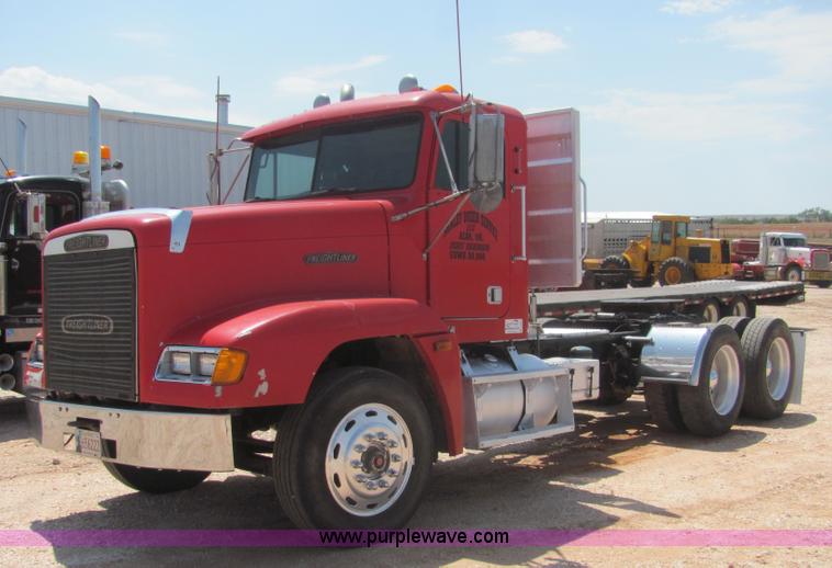 image for item A3573 1991 Freightliner FLD120 semi truck