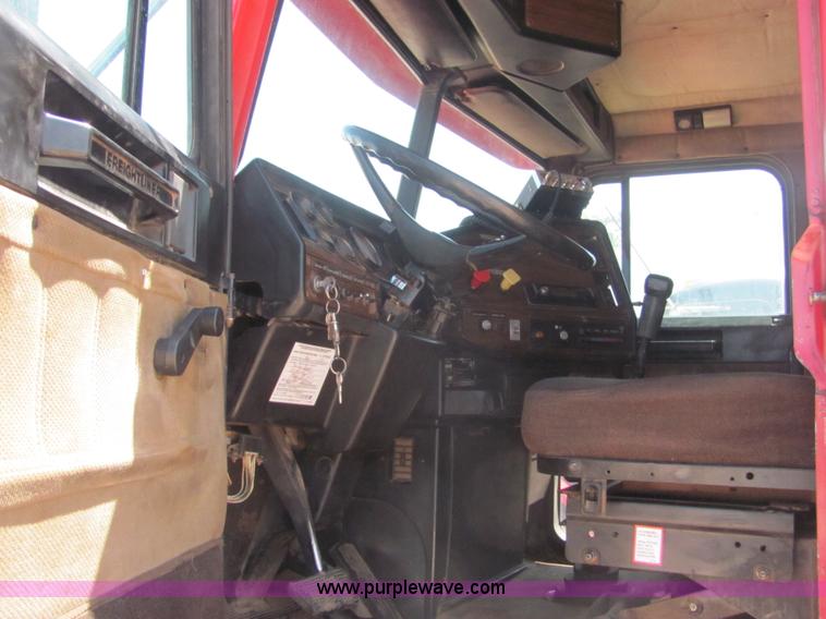 image for item A3573 1991 Freightliner FLD120 semi truck