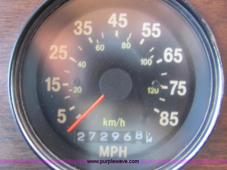 image for item A3573 1991 Freightliner FLD120 semi truck