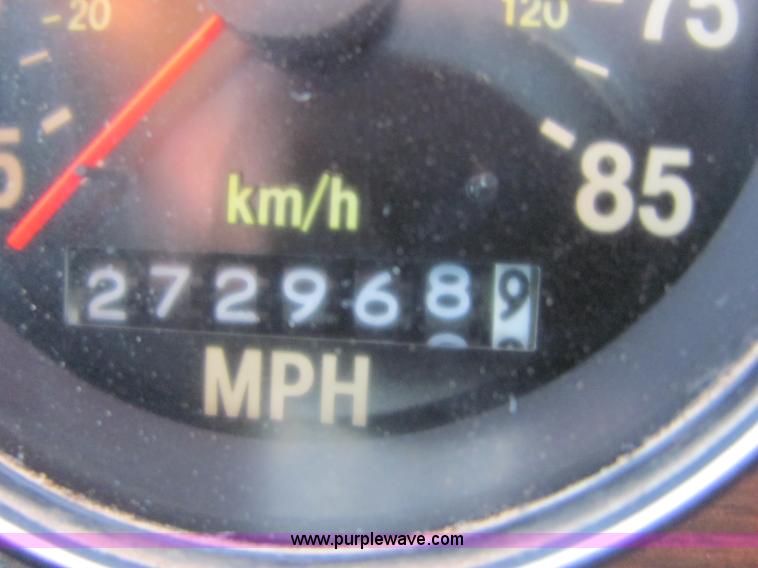 image for item A3573 1991 Freightliner FLD120 semi truck