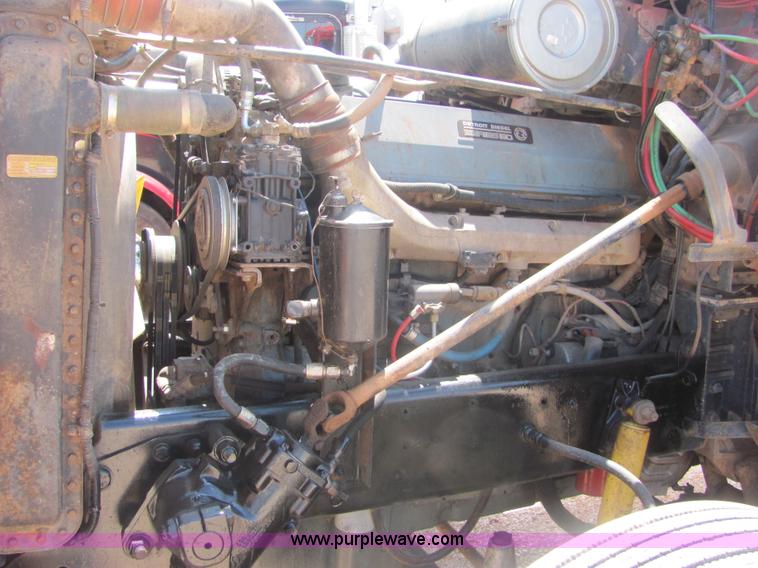 image for item A3573 1991 Freightliner FLD120 semi truck