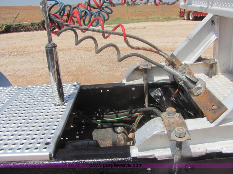 image for item A3573 1991 Freightliner FLD120 semi truck