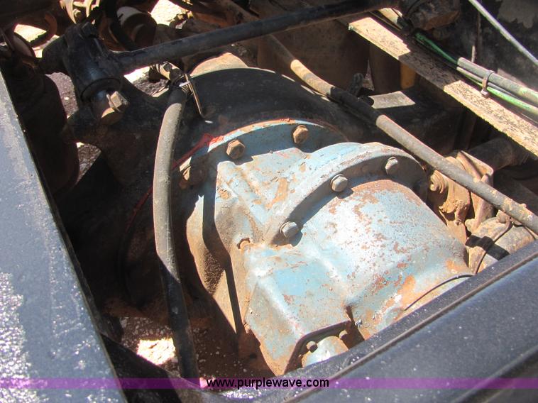 image for item A3573 1991 Freightliner FLD120 semi truck