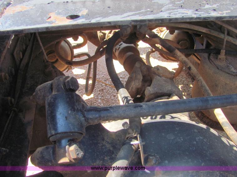 image for item A3573 1991 Freightliner FLD120 semi truck