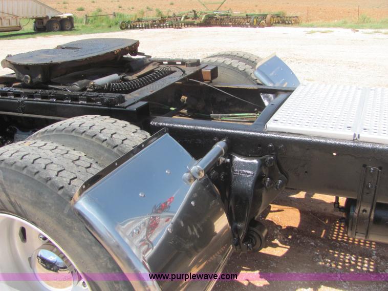 image for item A3573 1991 Freightliner FLD120 semi truck