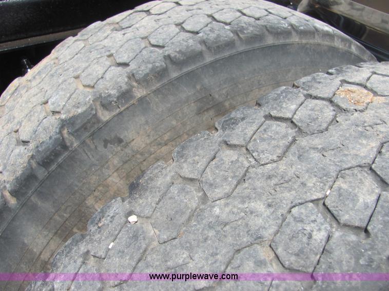 image for item A3573 1991 Freightliner FLD120 semi truck