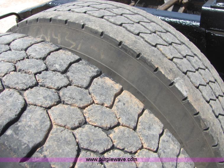 image for item A3573 1991 Freightliner FLD120 semi truck