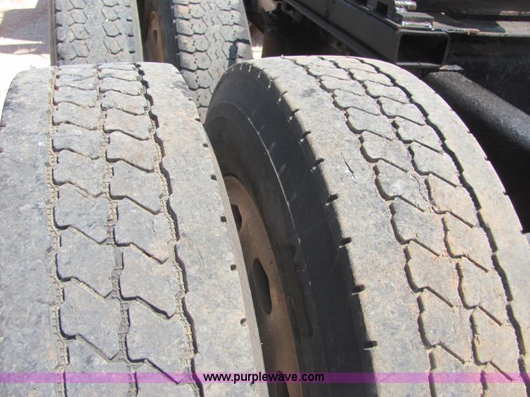 image for item A3573 1991 Freightliner FLD120 semi truck