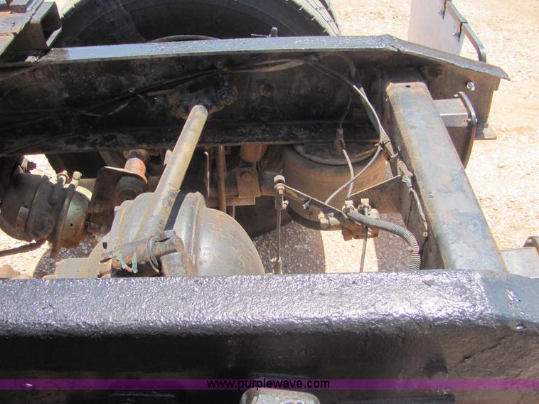 image for item A3573 1991 Freightliner FLD120 semi truck