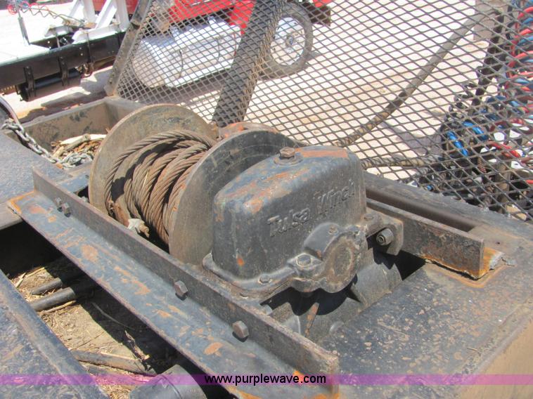 image for item A3574 1999 Ledwell hydraulic tail equipment trailer