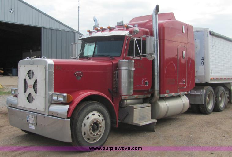image for item A3577 2001 Peterbilt 379 semi truck