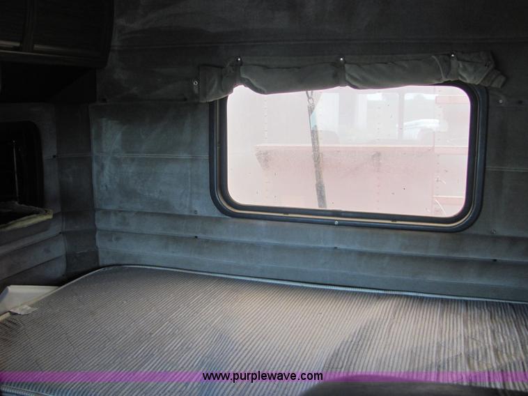 image for item A3577 2001 Peterbilt 379 semi truck