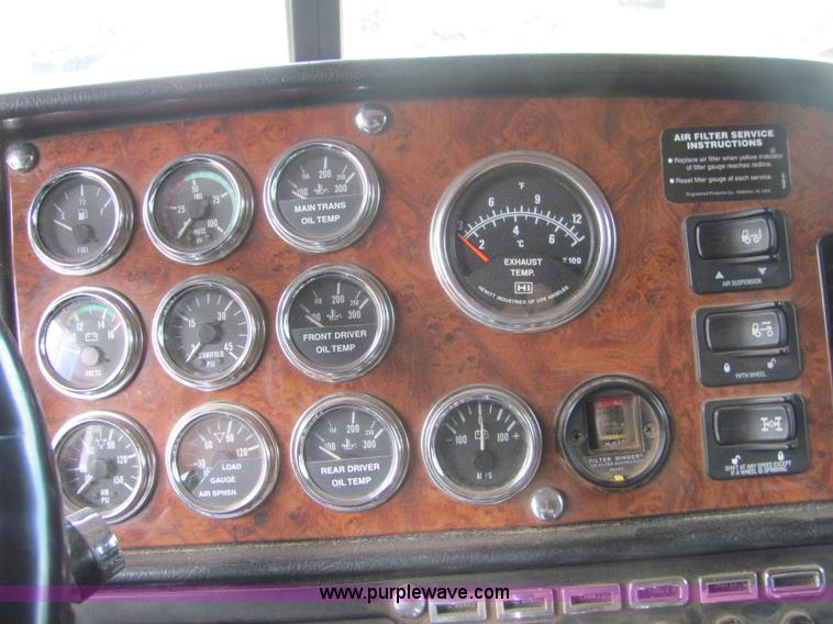 image for item A3577 2001 Peterbilt 379 semi truck