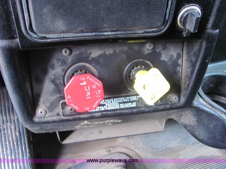 image for item A3577 2001 Peterbilt 379 semi truck