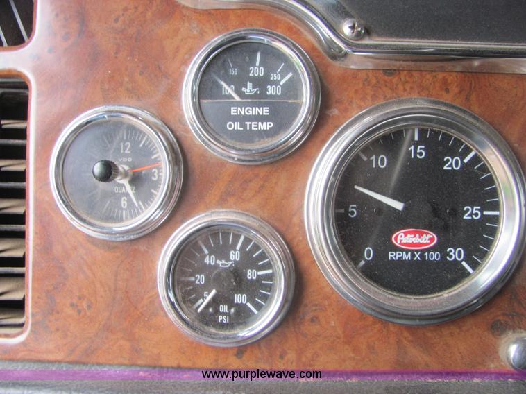 image for item A3577 2001 Peterbilt 379 semi truck