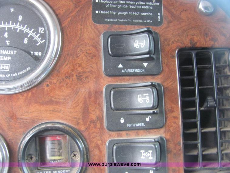 image for item A3577 2001 Peterbilt 379 semi truck