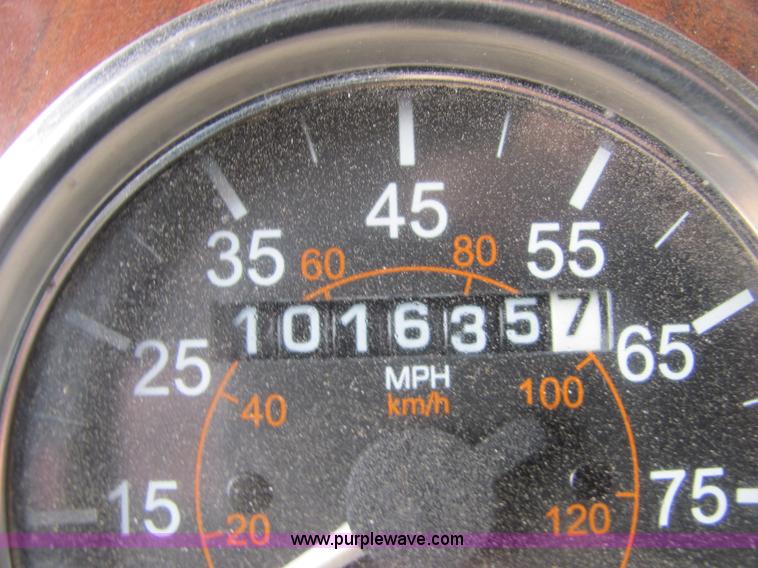 image for item A3577 2001 Peterbilt 379 semi truck