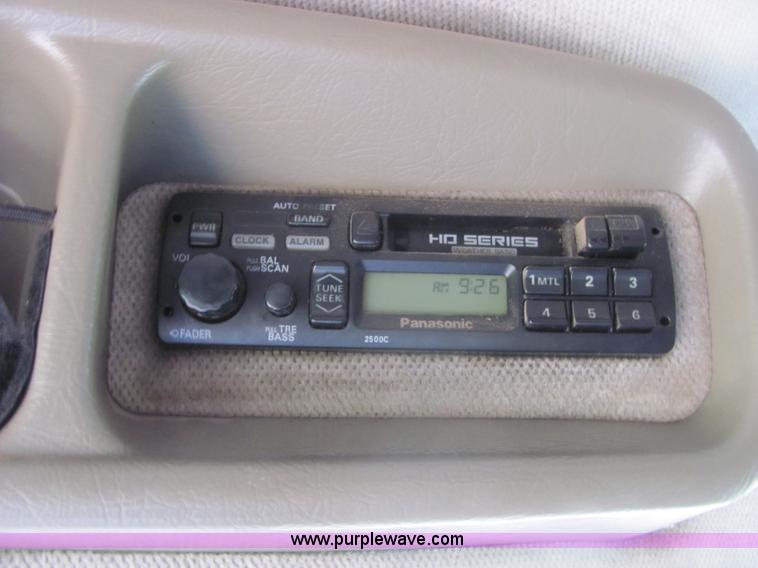 image for item A3577 2001 Peterbilt 379 semi truck