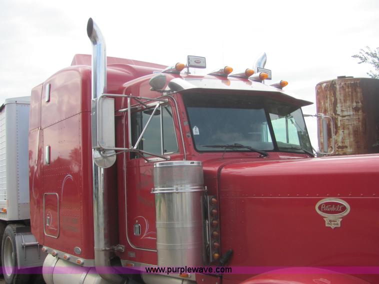 image for item A3577 2001 Peterbilt 379 semi truck