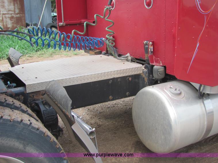 image for item A3577 2001 Peterbilt 379 semi truck