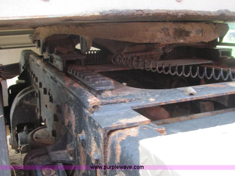 image for item A3577 2001 Peterbilt 379 semi truck