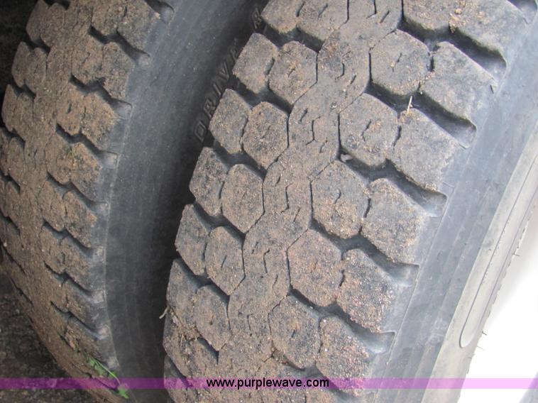 image for item A3577 2001 Peterbilt 379 semi truck