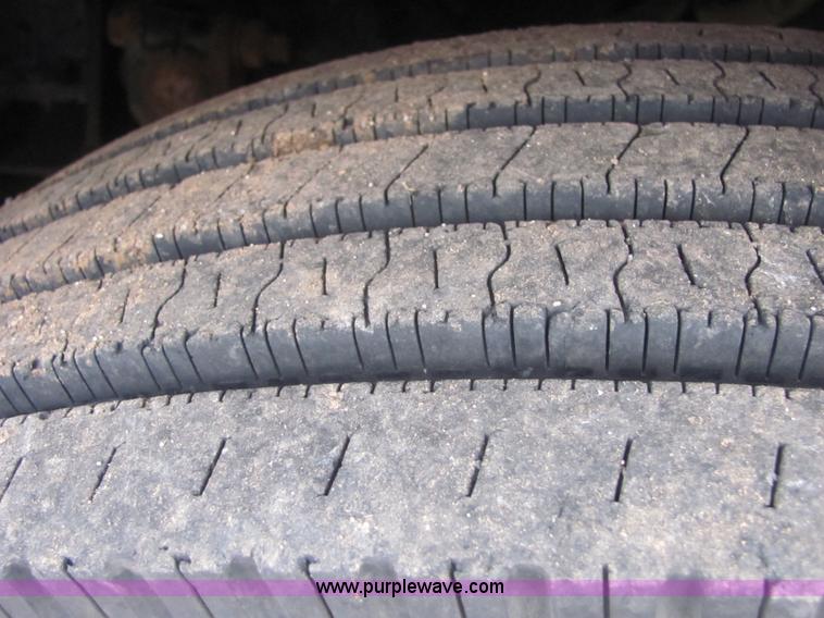 image for item A3577 2001 Peterbilt 379 semi truck