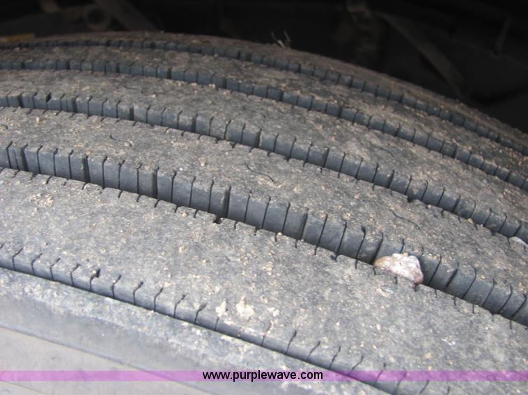 image for item A3577 2001 Peterbilt 379 semi truck