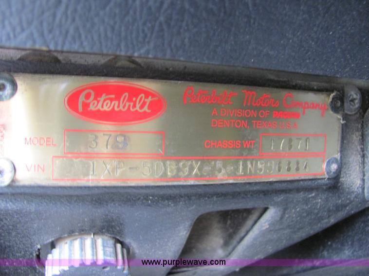 image for item A3577 2001 Peterbilt 379 semi truck