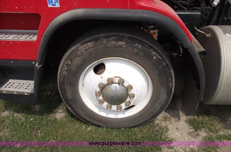 image for item A4013 1993 Freightliner FLA semi truck