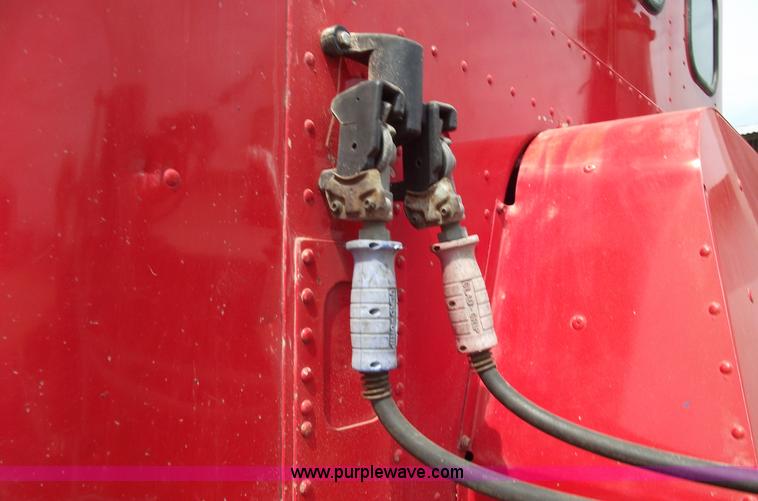 image for item A4013 1993 Freightliner FLA semi truck