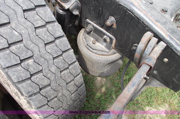 image for item A4013 1993 Freightliner FLA semi truck