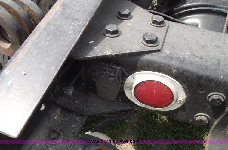 image for item A4013 1993 Freightliner FLA semi truck