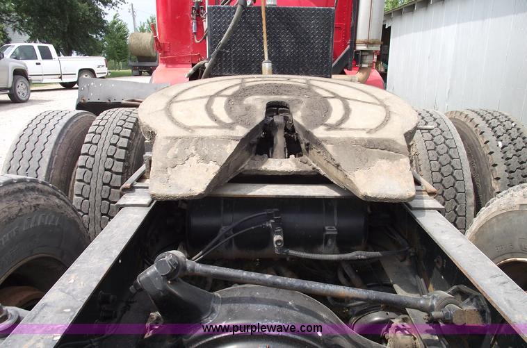 image for item A4013 1993 Freightliner FLA semi truck