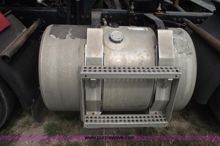 image for item A4013 1993 Freightliner FLA semi truck