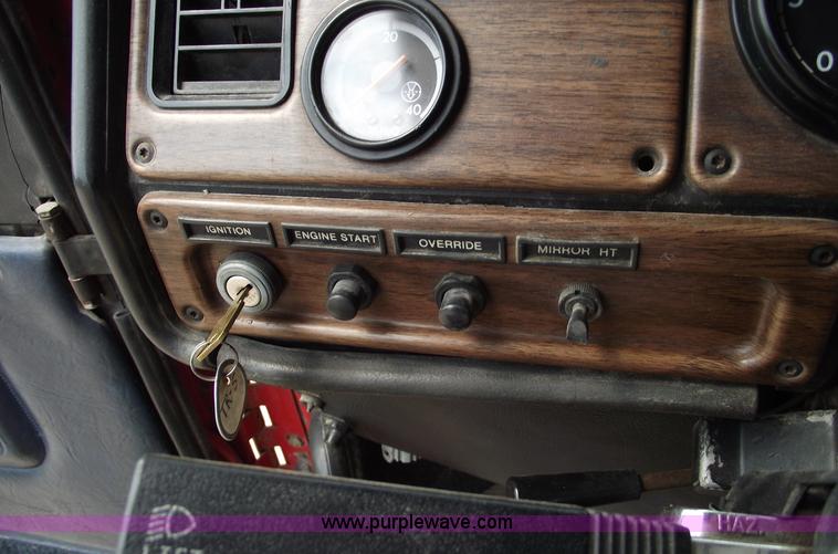 image for item A4013 1993 Freightliner FLA semi truck